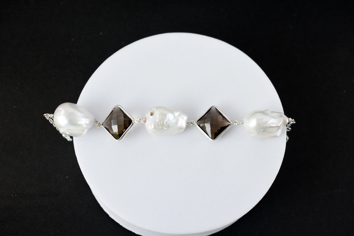 Smoky quartz and baroque pearl bracelet with bezel-set stones in 925 silver