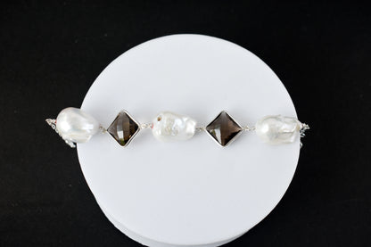 Smoky quartz and baroque pearl bracelet with bezel-set stones in 925 silver