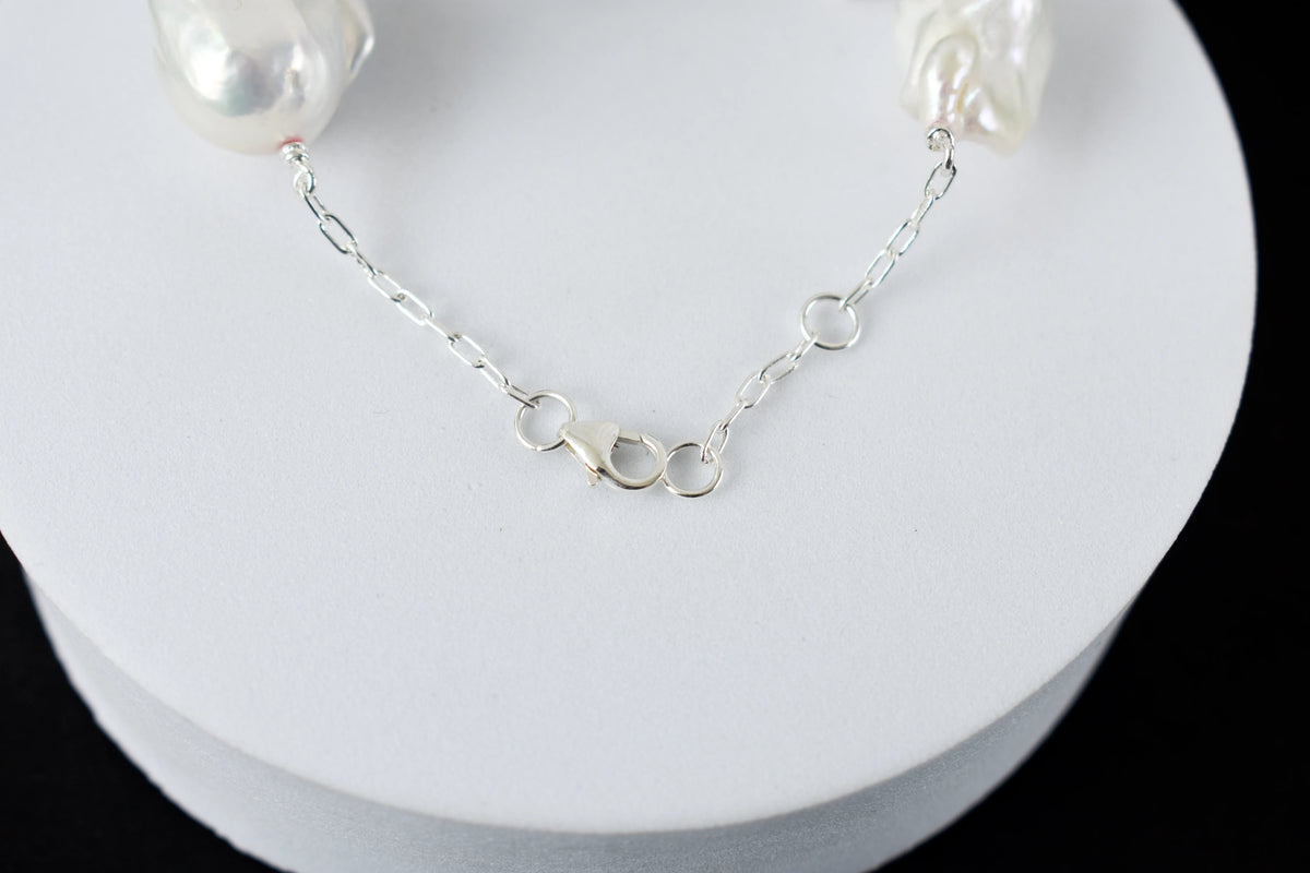 Smoky quartz and baroque pearl bracelet with bezel-set stones in 925 silver