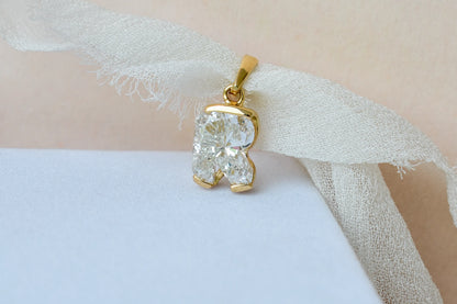 18K gold pendant with lab-grown diamond cut into the letter R