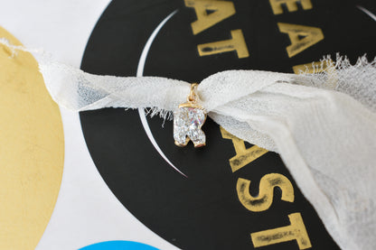 18K gold pendant with lab-grown diamond cut into the letter R