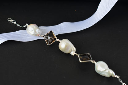 Smoky quartz and baroque pearl bracelet with bezel-set stones in 925 silver