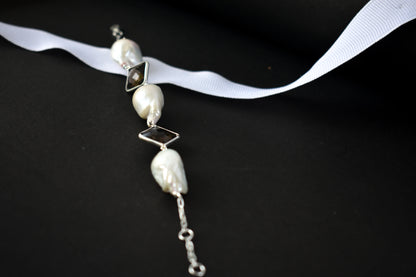 Smoky quartz and baroque pearl bracelet with bezel-set stones in 925 silver