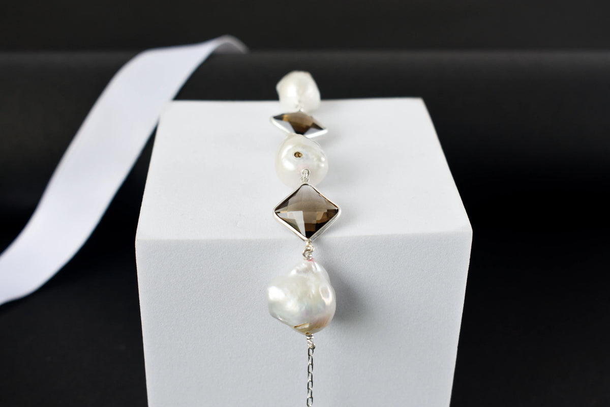 Smoky quartz and baroque pearl bracelet with bezel-set stones in 925 silver