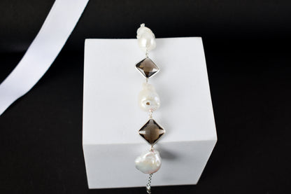 Smoky quartz and baroque pearl bracelet with bezel-set stones in 925 silver