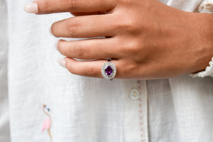 Oval amethyst halo ring in 925 silver