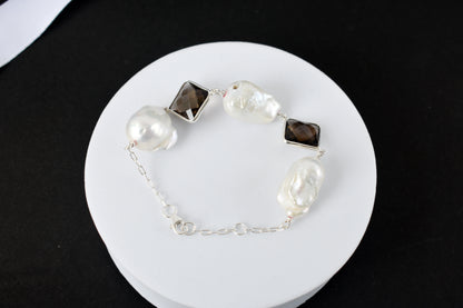 Smoky quartz and baroque pearl bracelet with bezel-set stones in 925 silver