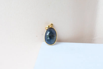 18K gold pendant with bezel-set oval blue sapphire