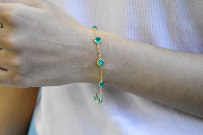18K gold bracelet with cabochon-cut emerald stations