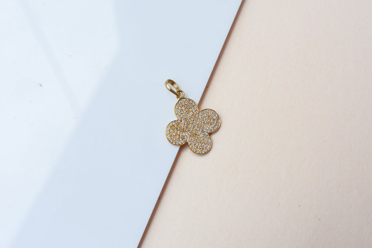18K gold diamond pavé clover pendant