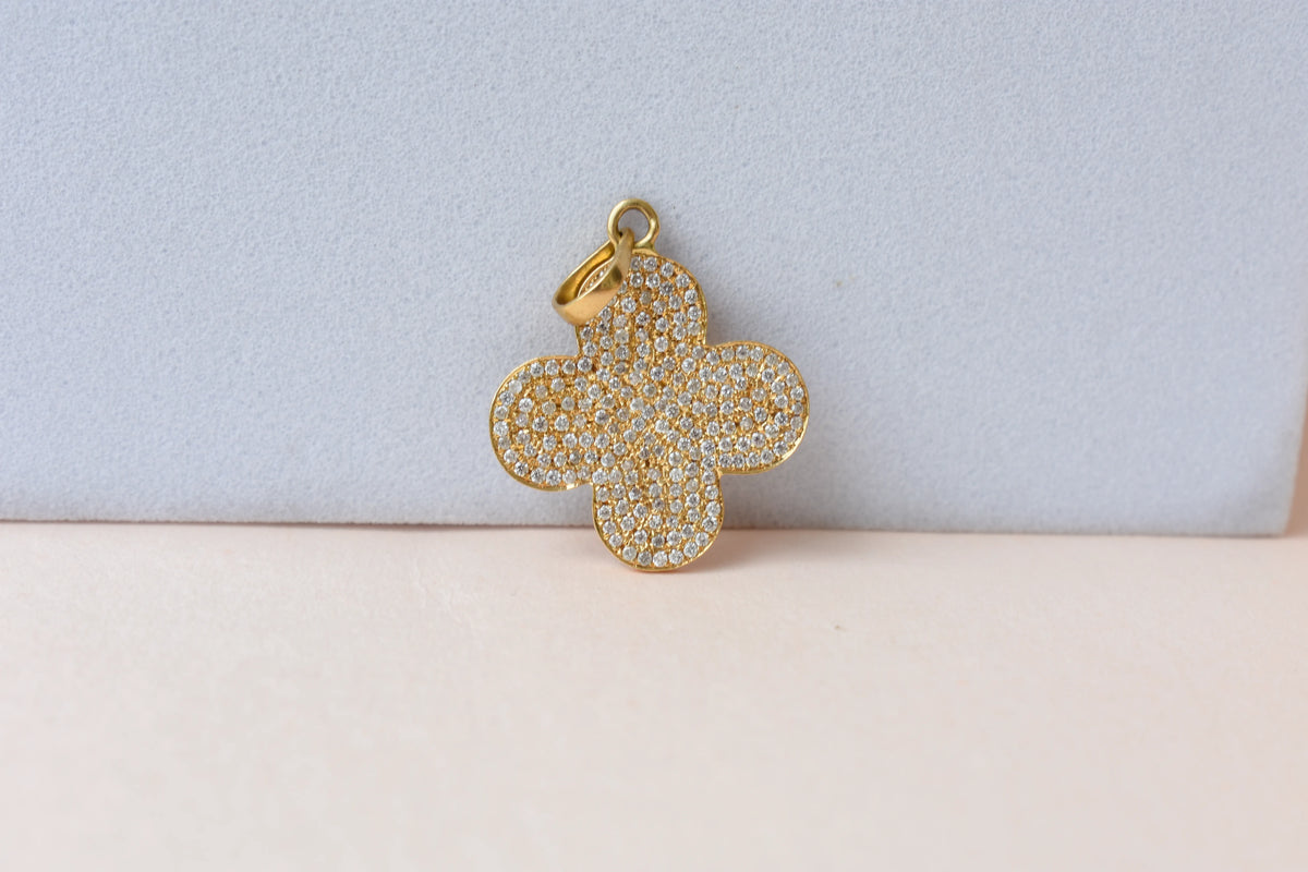 18K gold diamond pavé clover pendant