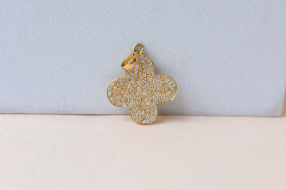 18K gold diamond pavé clover pendant