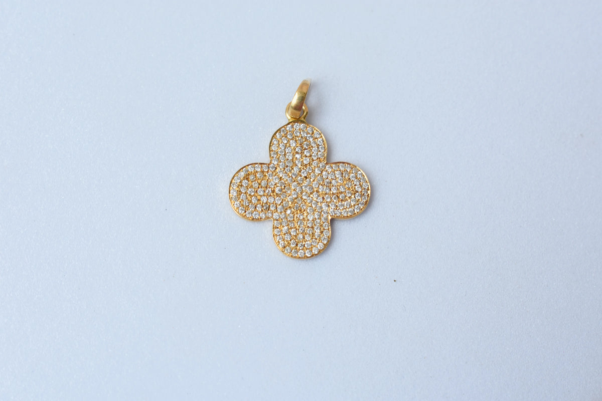18K gold diamond pavé clover pendant