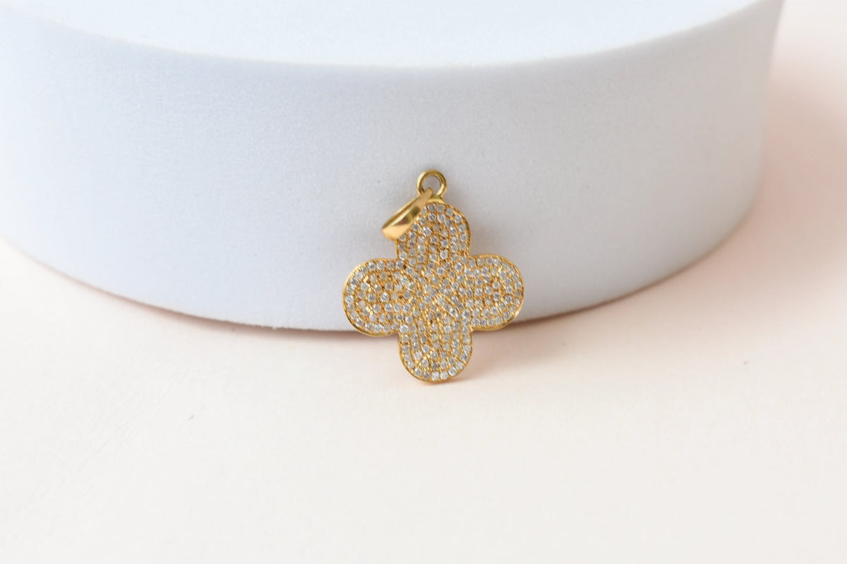 18K gold diamond pavé clover pendant