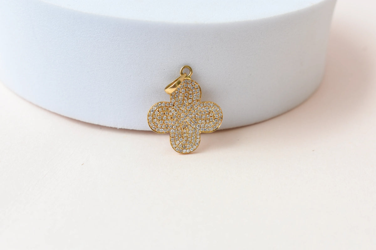 18K gold diamond pavé clover pendant