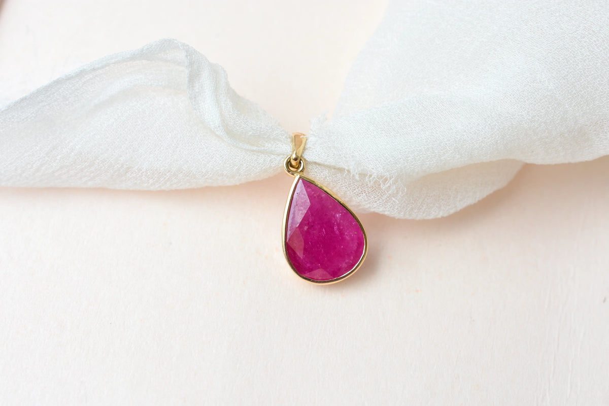 18K gold pendant with bezel-set rose-cut pear ruby