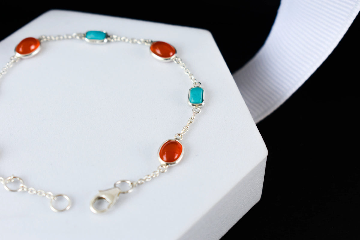925 silver bracelet with bezel-set carnelian and turquoise cabochons and lobster clasp