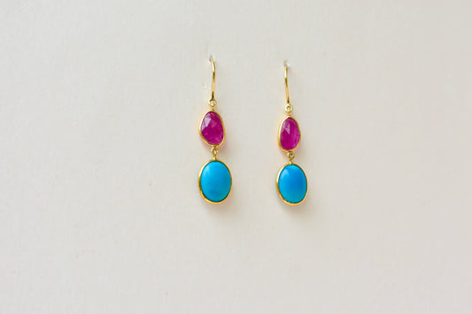18K gold earrings with a rose quartz gemstone