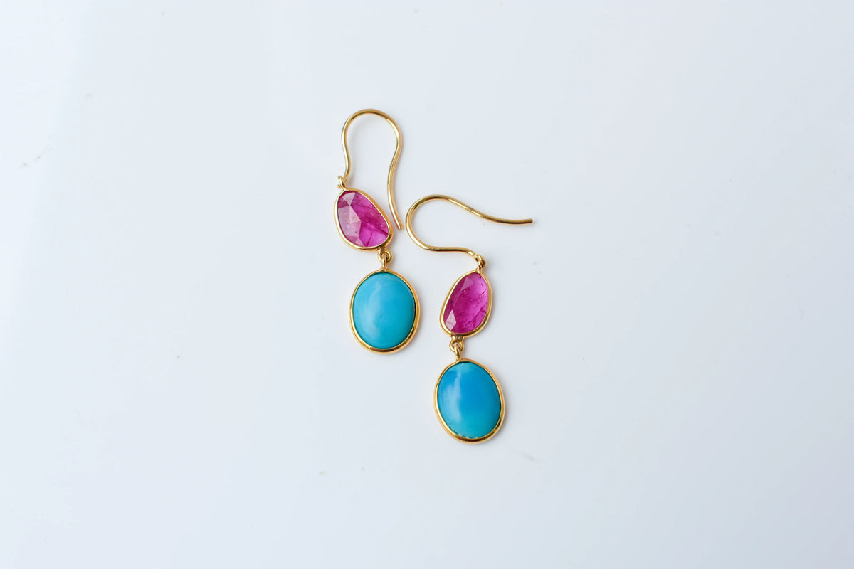 18K gold earrings with a rose quartz gemstone