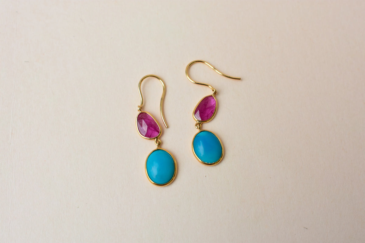 18K gold earrings with a rose quartz gemstone