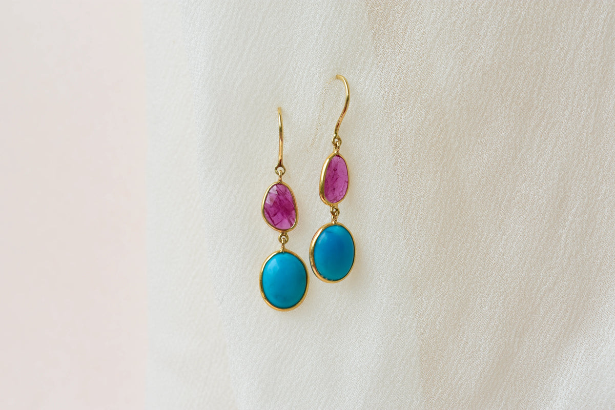 18K gold earrings with a rose quartz gemstone
