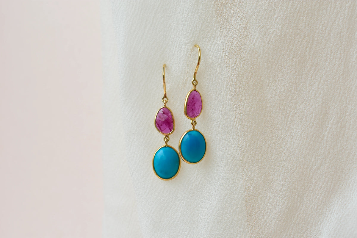 18K gold earrings with a rose quartz gemstone