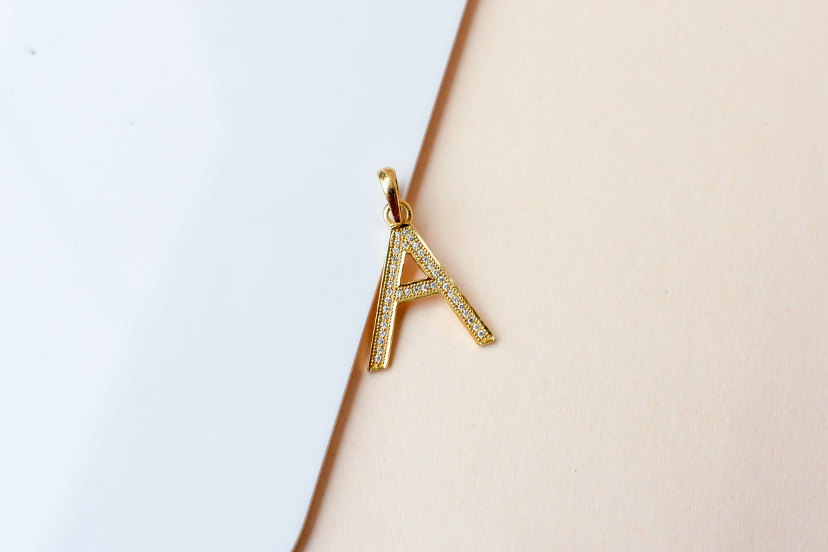 18K gold pendant with diamond pavé letter A