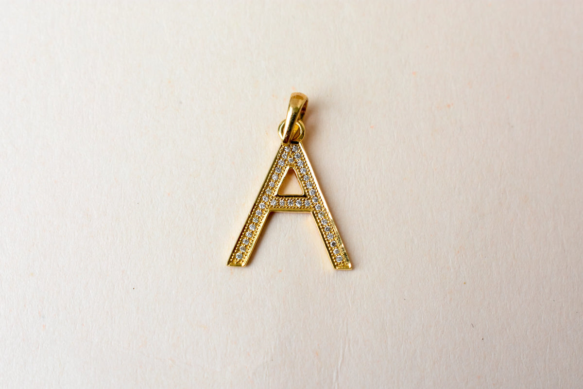 18K gold pendant with diamond pavé letter A