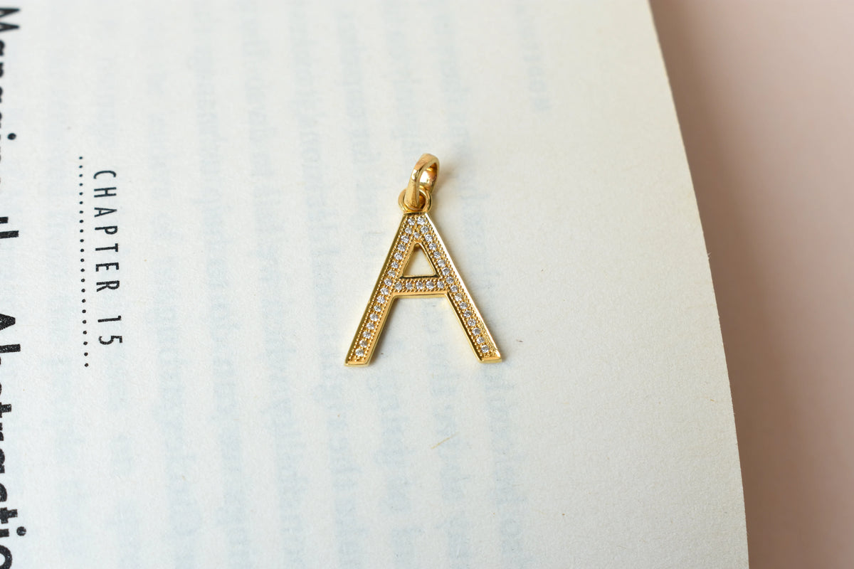 18K gold pendant with diamond pavé letter A