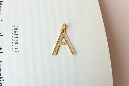 18K gold pendant with diamond pavé letter A