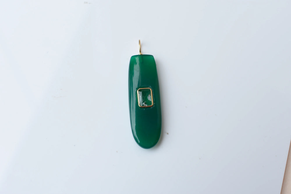 18K gold pendant with elongated green onyx slab and accent stone