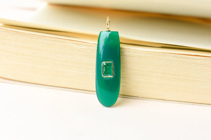 18K gold pendant with elongated green onyx slab and accent stone