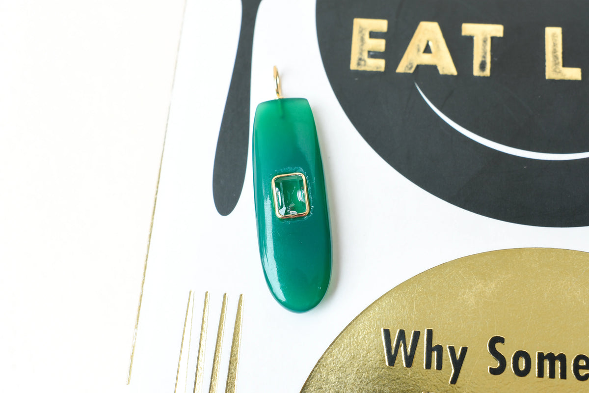 18K gold pendant with elongated green onyx slab and accent stone
