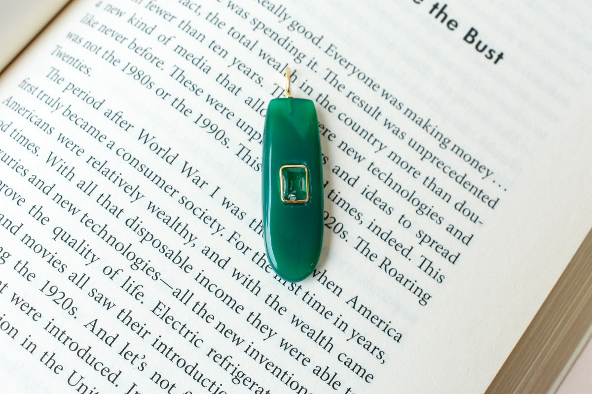 18K gold pendant with elongated green onyx slab and accent stone
