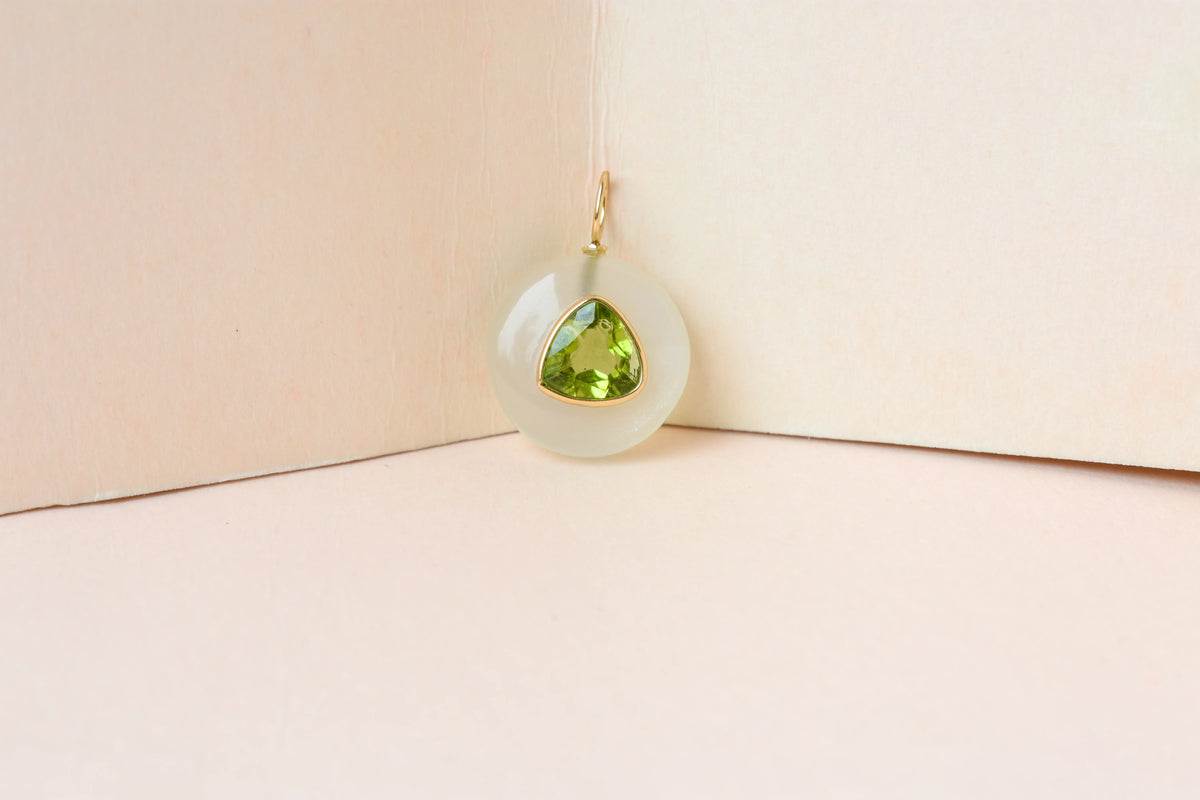 18K gold pendant with diamond pavé bitten apple design