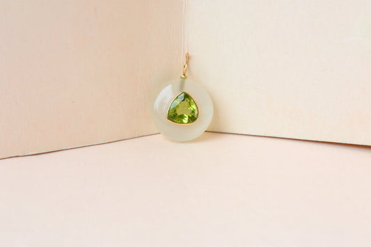 18K gold pendant with diamond pavé bitten apple design