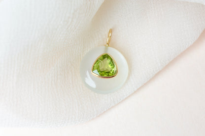 18K gold pendant with diamond pavé bitten apple design