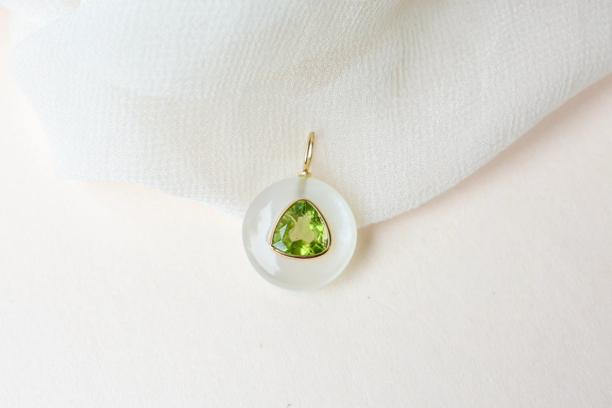 18K gold pendant with diamond pavé bitten apple design