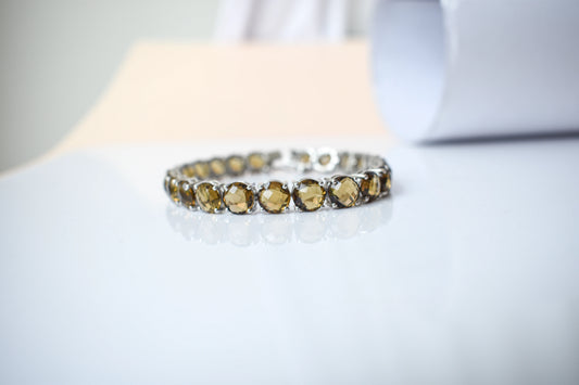 Round-cut beer quartz tennis bracelet in 925 silver with fold-over clasp
