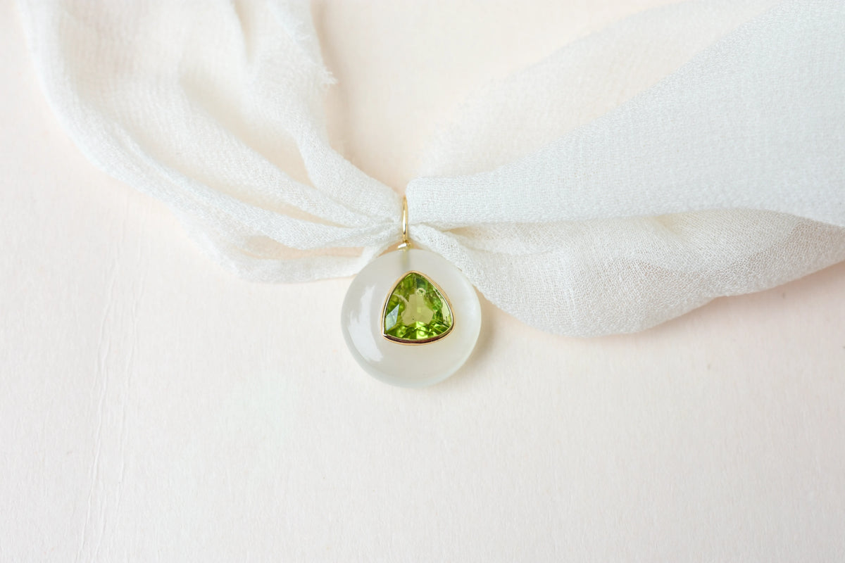 18K gold pendant with diamond pavé bitten apple design