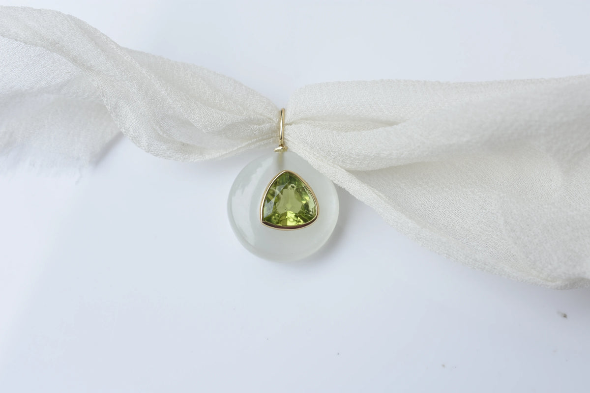 18K gold pendant with diamond pavé bitten apple design
