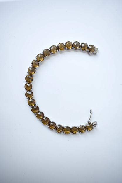 Round-cut beer quartz tennis bracelet in 925 silver with fold-over clasp