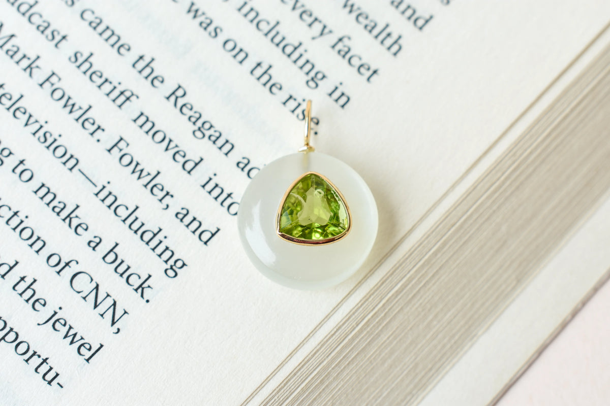 18K gold pendant with diamond pavé bitten apple design