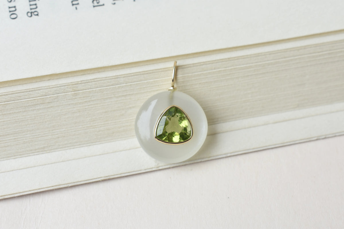 18K gold pendant with diamond pavé bitten apple design