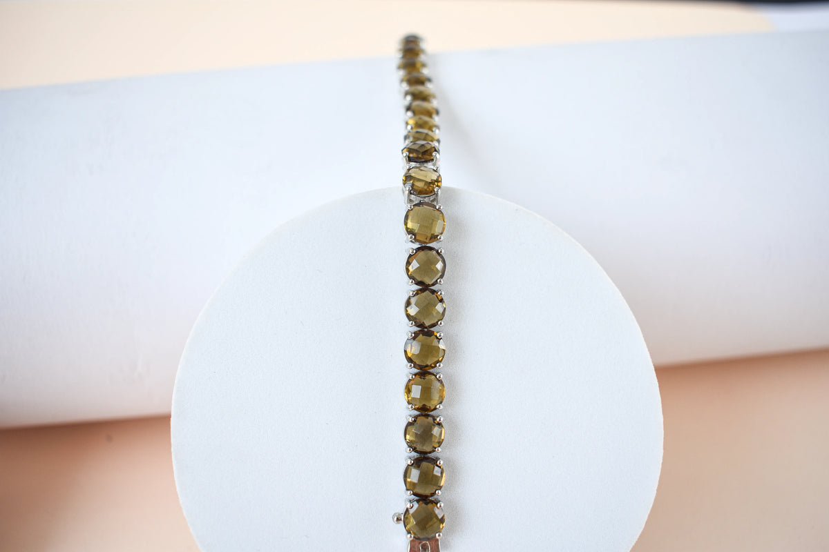 Round-cut beer quartz tennis bracelet in 925 silver with fold-over clasp