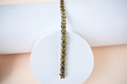 Round-cut beer quartz tennis bracelet in 925 silver with fold-over clasp