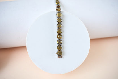 Round-cut beer quartz tennis bracelet in 925 silver with fold-over clasp