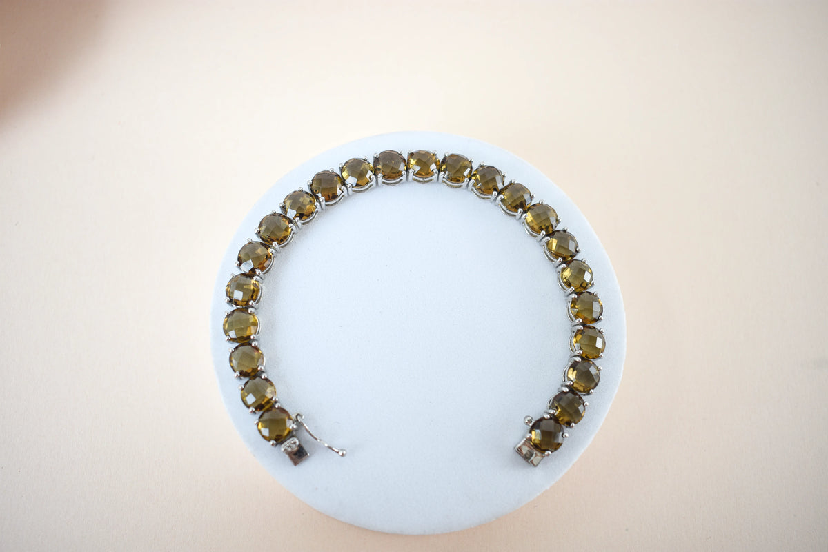 Round-cut beer quartz tennis bracelet in 925 silver with fold-over clasp