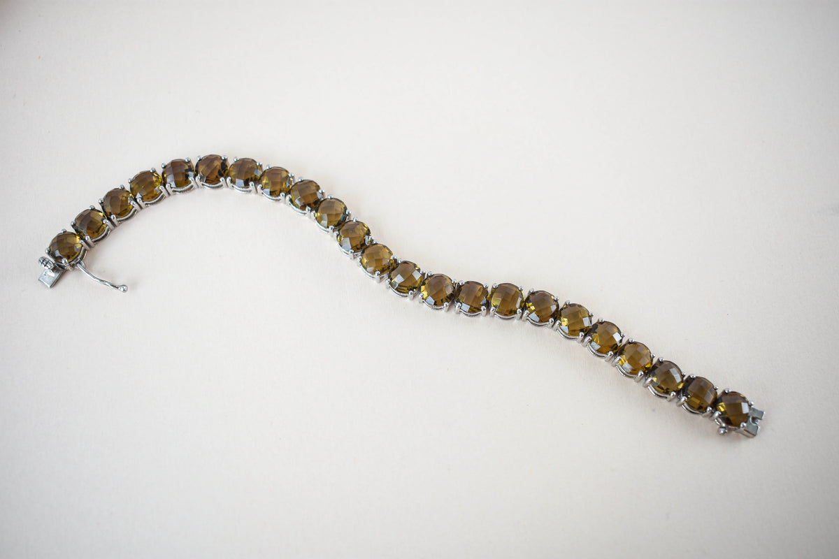 Round-cut beer quartz tennis bracelet in 925 silver with fold-over clasp