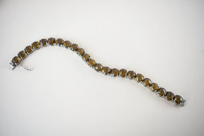 Round-cut beer quartz tennis bracelet in 925 silver with fold-over clasp